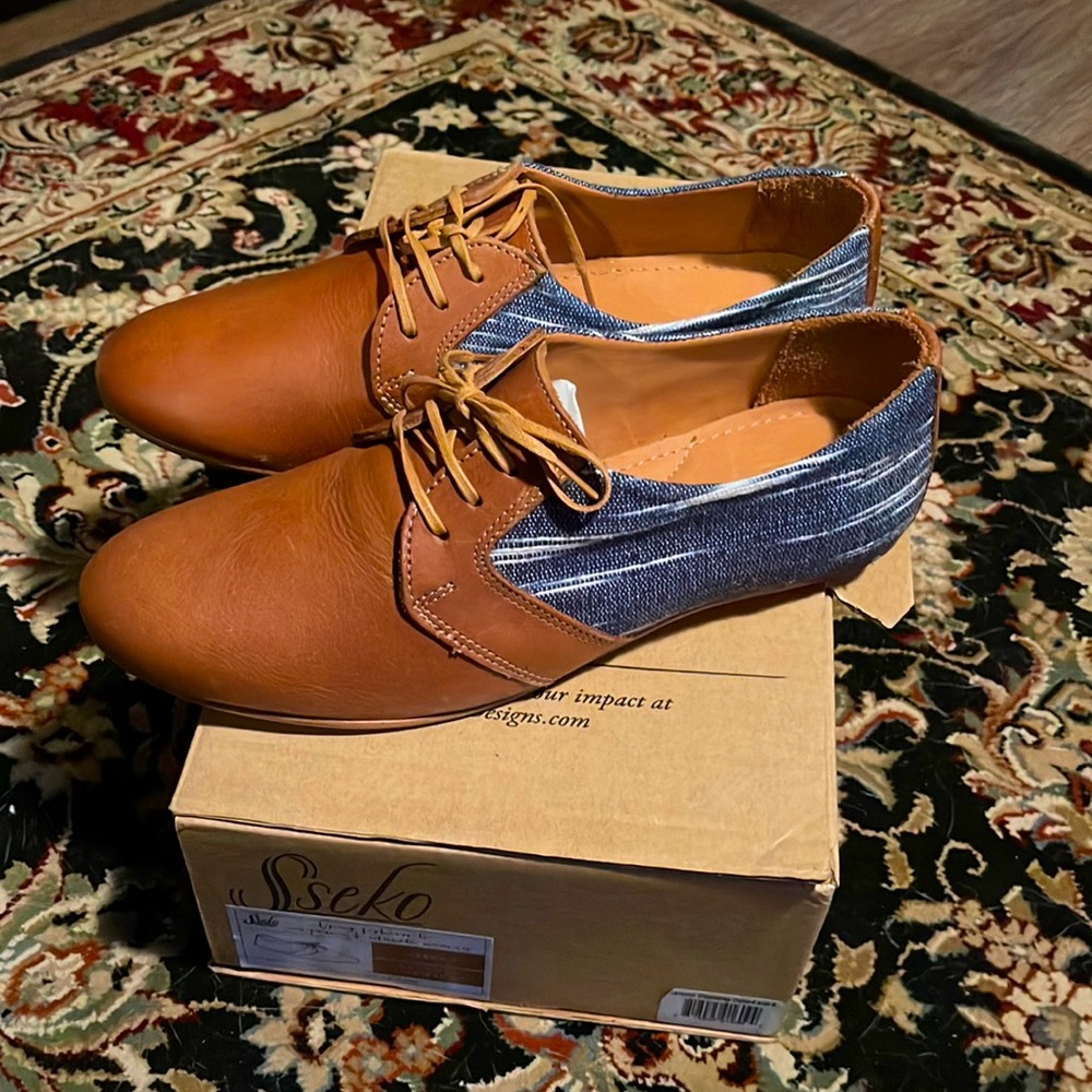 New Sseko Caramel Chambray Oxfords size 8